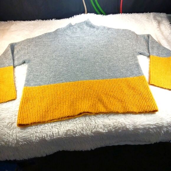 Forever 21 Color Block Long Sleeve Moc Neck Boxy Knit Sweater Women's Medium - Picture 3 of 7